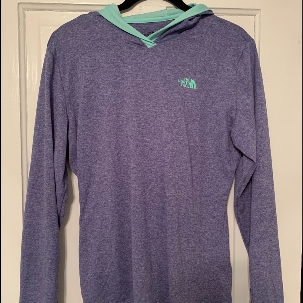 NWOT The North Face workout hoodie. Flash dry material. Woman’s size L